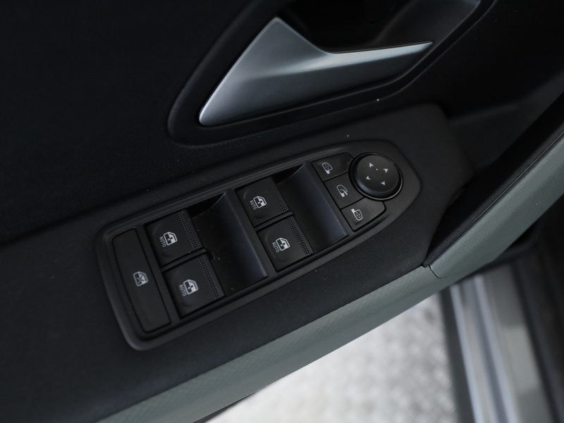 Fahrzeugabbildung Duster 1.6 E-TECH 140 Extreme Bild 28 von 30