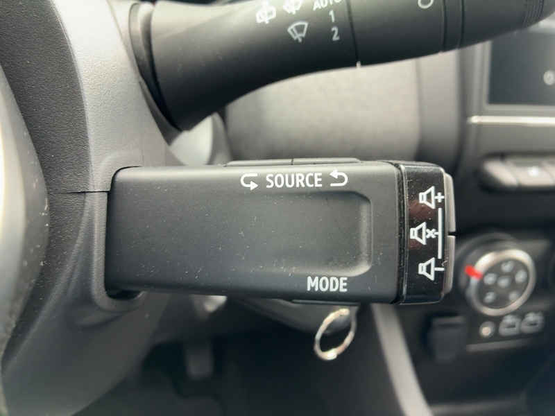 Fahrzeugabbildung Clio Allwetter+PDC+Carplay Bild 30 von 50