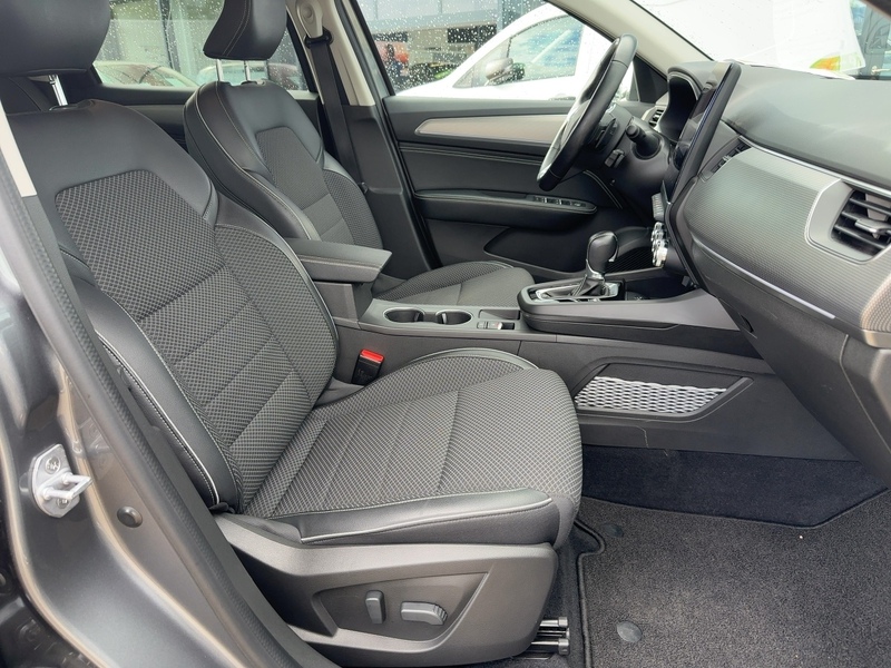 Fahrzeugabbildung Arkana TECHNO TCe 140 Automatik *KAMERA*SHZ*LRHZ* Bild 11 von 15