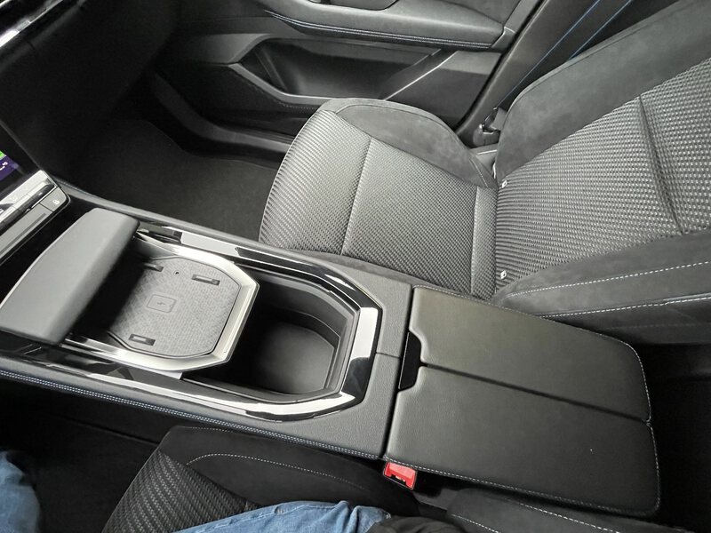 Fahrzeugabbildung Austral Esprit Alpine Full Hybrid E-Tech 200 Bild 27 von 42