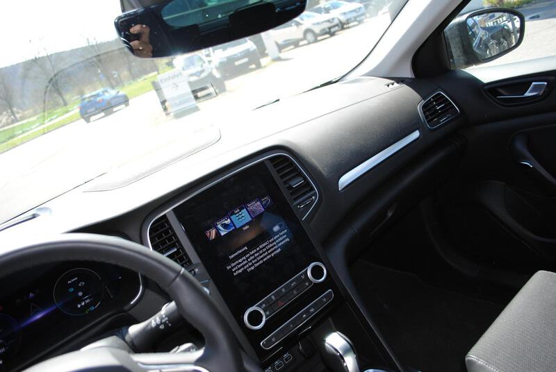 Fahrzeugabbildung Megane IV 1.6 E-TECH Plug-in Hybrid 160 Intens Bild 9 von 13