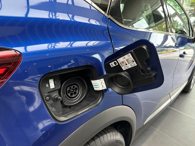 Fahrzeugabbildung Captur INTENS E-TECH Plug-in 160  Bild 16 von 50