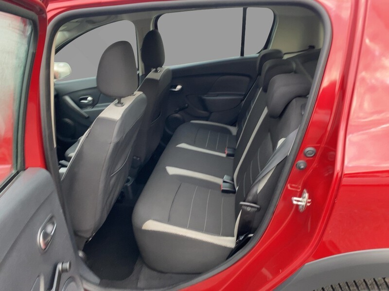 Fahrzeugabbildung Sandero Stepway Prestige TCe 100 Bild 8 von 19
