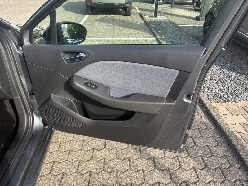 Fahrzeugabbildung Clio Navi Klima RFK SHZ Bild 17 von 17