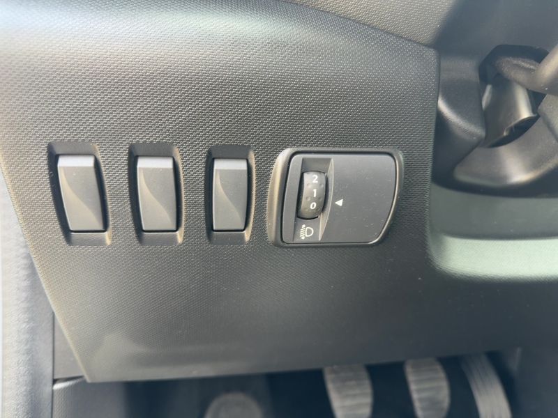 Fahrzeugabbildung Twingo ABS Fahrerairbag ESP SERVO ZV Bild 13 von 19