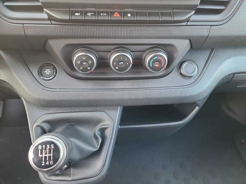 Fahrzeugabbildung Trafic BLUE dCi 130 L2H1 3,0t Komfort*Standheiz* Bild 14 von 15