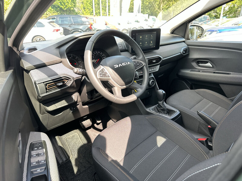 Fahrzeugabbildung Sandero Navi Bild 10 von 20
