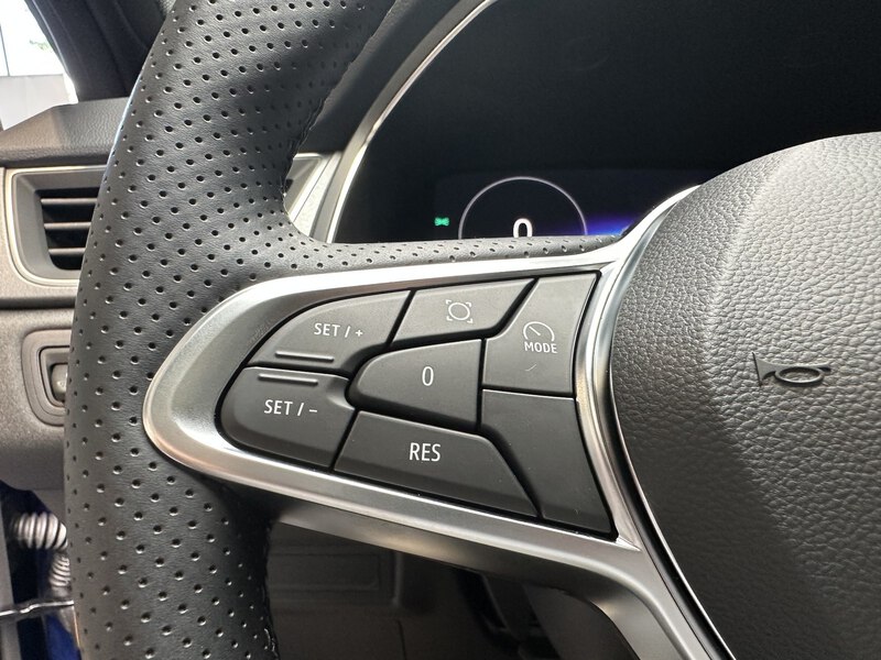 Fahrzeugabbildung Captur Techno 140 PS Mild Hybrid Bild 36 von 50