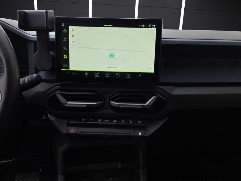 Fahrzeugabbildung Duster Navi Sitzheizung Rückfahrkamera Automatik Bild 12 von 15