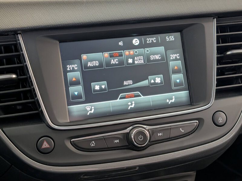 Fahrzeugabbildung Crossland 1.2 Elegance CarPlay Tempomat Bild 25 von 34