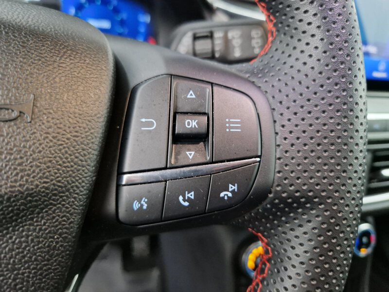 Fahrzeugabbildung Puma 1.0 EcoBoost MHEV ST-Line Winterpaket Bild 27 von 32