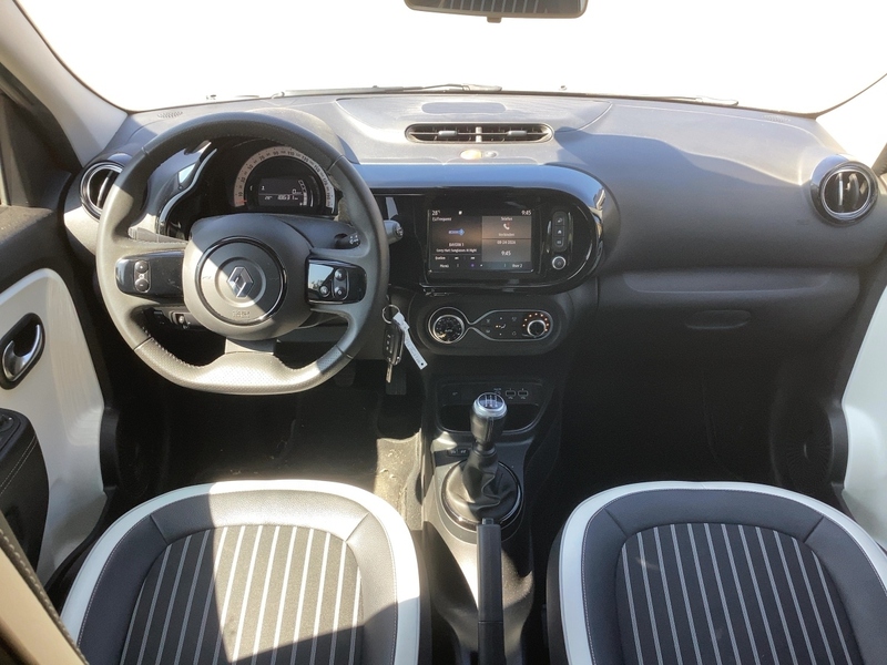 Fahrzeugabbildung Twingo Intens Sce 75 Start & Stop Bild 13 von 16