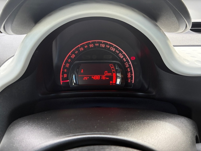 Fahrzeugabbildung Twingo Klima Radio Bild 12 von 17