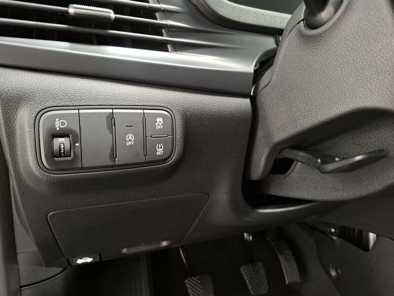 Fahrzeugabbildung i20 FL (MY25) 1.0 T-GDI (100 PS) 6-MT 2WD Select Bild 32 von 39