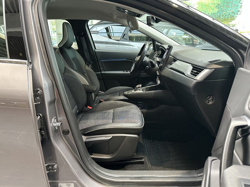 Fahrzeugabbildung Captur INTENS TCe 140 EDC Bild 9 von 50