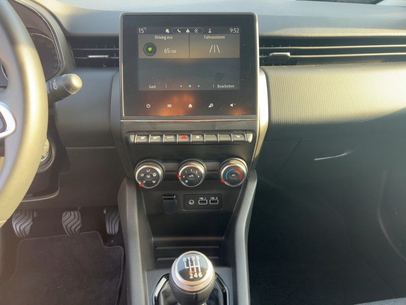 Fahrzeugabbildung Clio Apple CarPlay SHZ PDC KLIMA Bild 16 von 25