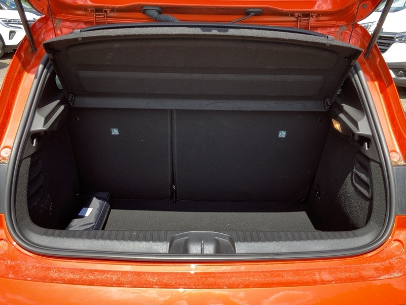 Fahrzeugabbildung Clio Automatik Bild 12 von 18