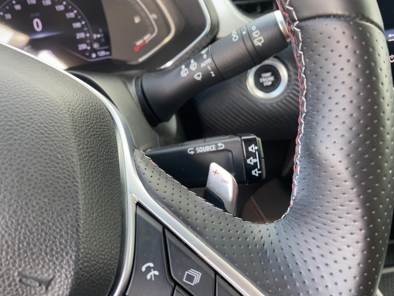 Fahrzeugabbildung Captur R.S. LINE TCe 140 Bild 16 von 19