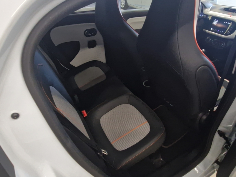 Fahrzeugabbildung Twingo ELECTRIC Vibes Klimaautomatik LM Bild 8 von 17