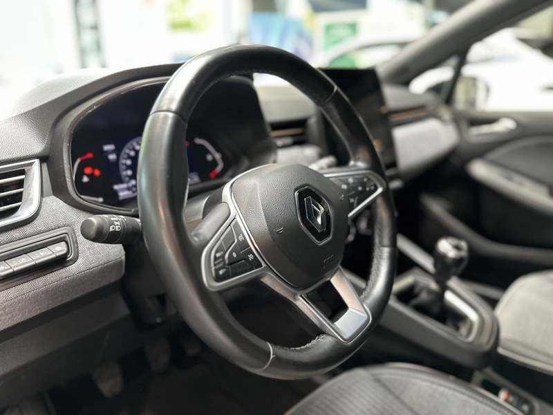 Fahrzeugabbildung Clio LUTECIA TCe 90 Bild 31 von 50
