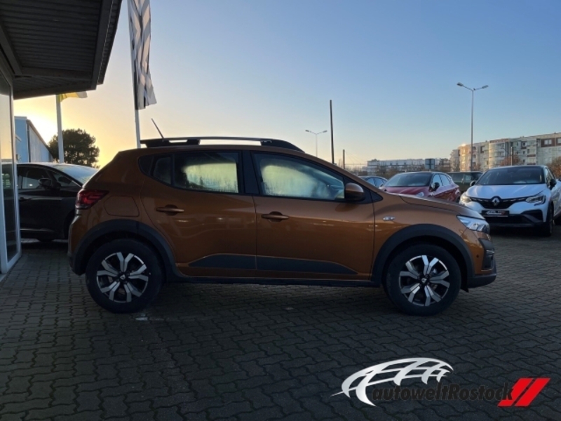 Fahrzeugabbildung Sandero Stepway Comfort TCe 100 ECO-G Bild 3 von 15