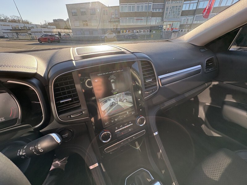 Fahrzeugabbildung Koleos Techno 4WD 2.0 dCi 185 FAP Bild 15 von 18