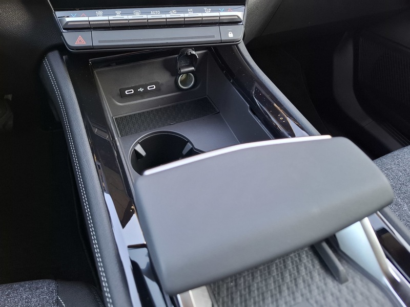 Fahrzeugabbildung Austral Techno Full Hybrid E-Tech 200 Bild 28 von 44
