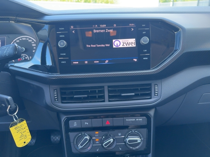 Fahrzeugabbildung T-Cross 1.0 TSI Life *8-fach bereift*SHZ*PDC*KLIMA* Bild 10 von 15