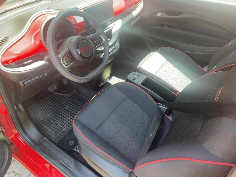 Fahrzeugabbildung 500 Elektro MJ22 RED Navi Klimaautomatik PDC  Bild 12 von 16