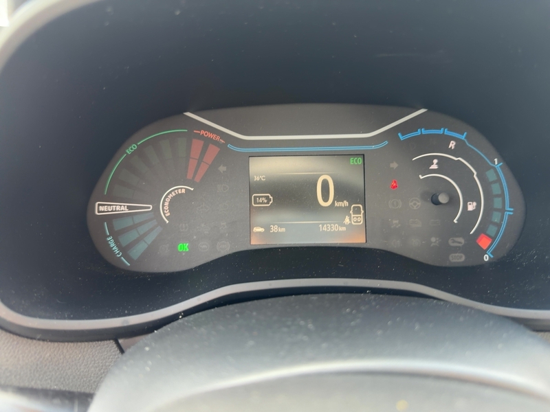 Fahrzeugabbildung Spring Business Automatik Klima*Navi*Rückfahrcam Bild 16 von 19