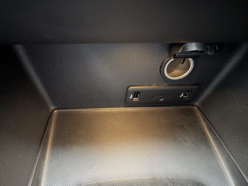 Fahrzeugabbildung Koleos X-Tronic-CVT Bild 29 von 46