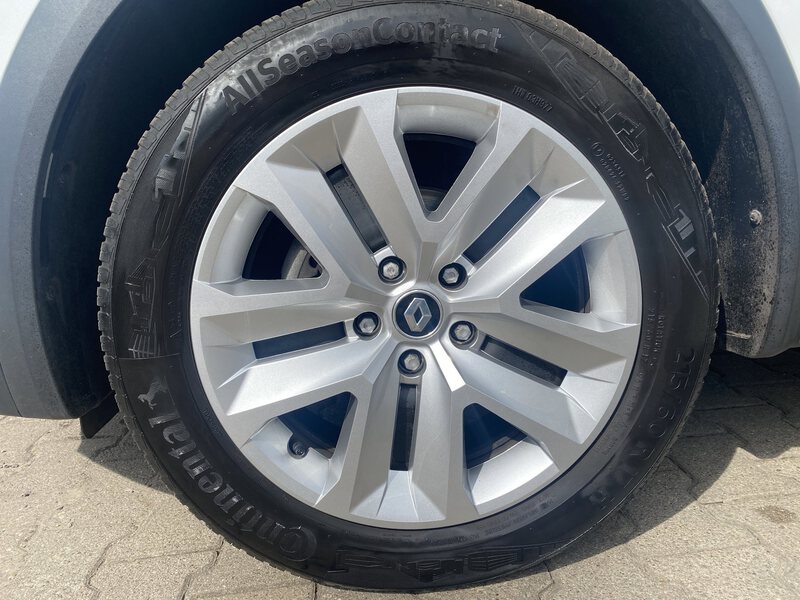 Fahrzeugabbildung Captur EQUILIBRE TCe 140 Bild 18 von 18
