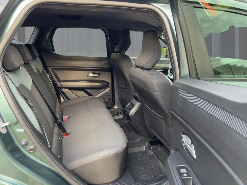Fahrzeugabbildung Duster 1.6 E-TECH 140 Extreme  Bild 9 von 30