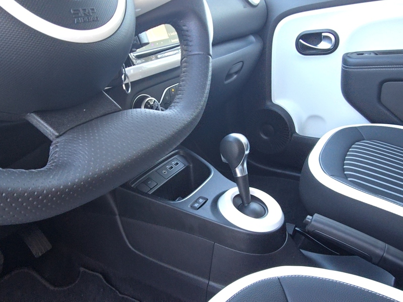 Fahrzeugabbildung Twingo E-Tech 100% ele. Klima Navi PDC Bild 19 von 20