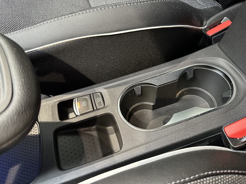 Fahrzeugabbildung Captur INTENS TCe 140 EDC Bild 49 von 50