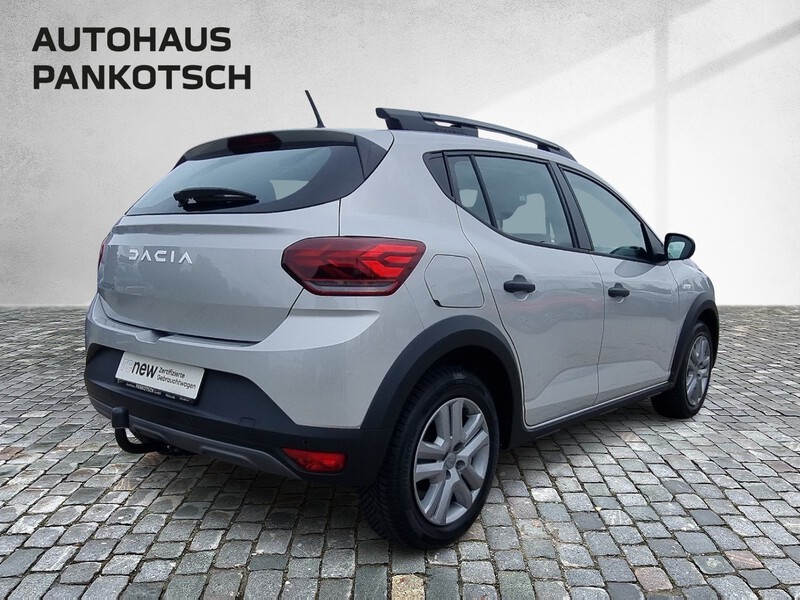 Fahrzeugabbildung Sandero Stepway Essential TCe 90 Bild 3 von 18