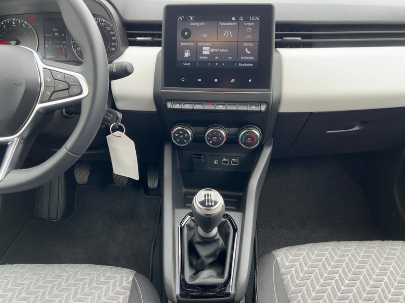 Fahrzeugabbildung Clio RÜCKFAHRKAMERA Bild 12 von 23