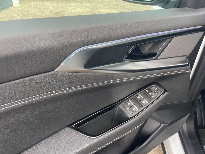 Fahrzeugabbildung Austral 1.3 TCe 160 Mild-Hybrid Techno Bild 26 von 50