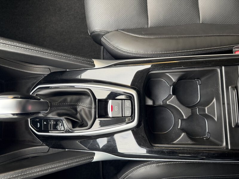 Fahrzeugabbildung Koleos X-Tronic-CVT Bild 33 von 46