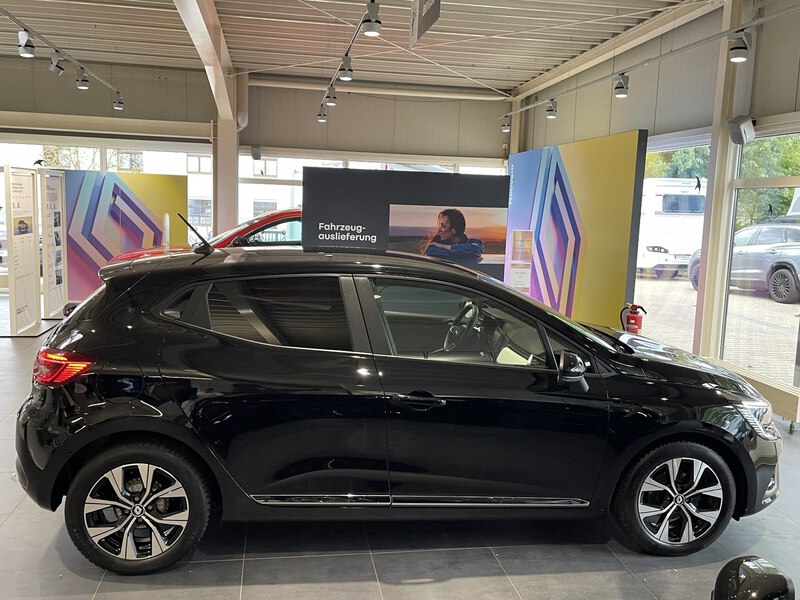 Fahrzeugabbildung Clio EVOLUTION TCe 90 PS X-tronic Bild 9 von 48