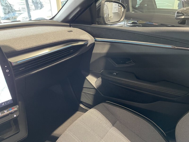 Fahrzeugabbildung Megane E-TECH Techno EV60 220 PS Optimum Charge  Bild 46 von 50