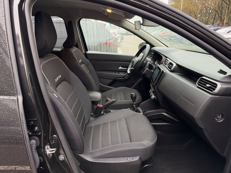 Fahrzeugabbildung Duster Scheckheft 360° Navi PDC Bild 11 von 20