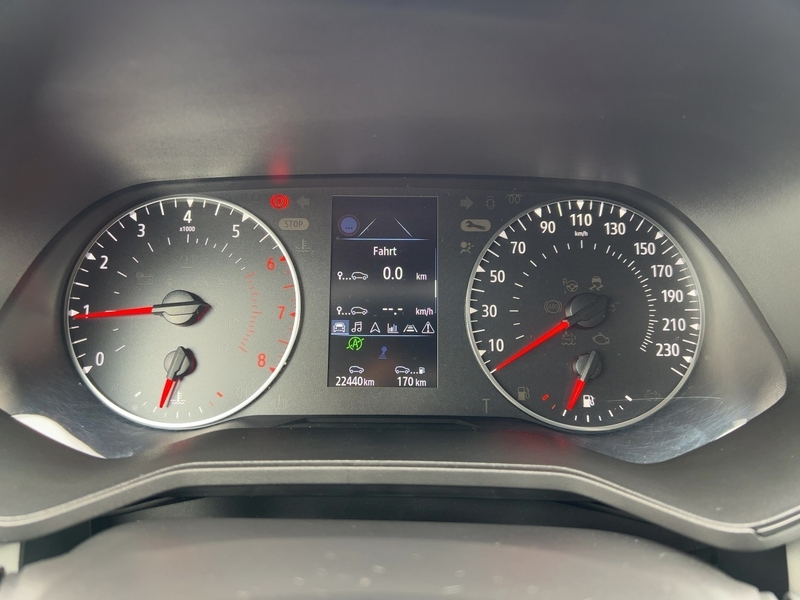 Fahrzeugabbildung Clio RÜCKFAHRKAMERA Bild 13 von 23