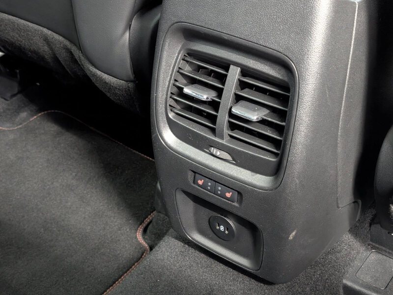 Fahrzeugabbildung Kuga 1.5 EcoBoost ST-Line X 4-Jahre FGS Bild 14 von 47