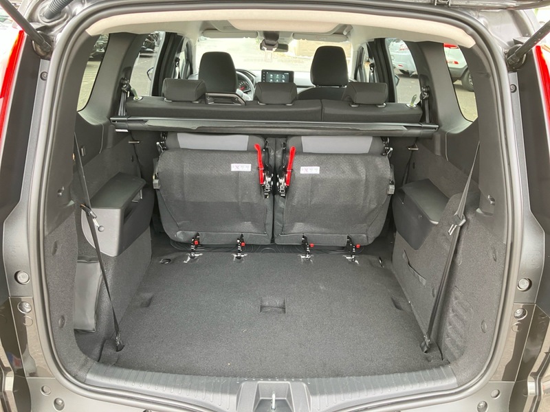 Fahrzeugabbildung Jogger *Allwetterreifen Bild 6 von 17