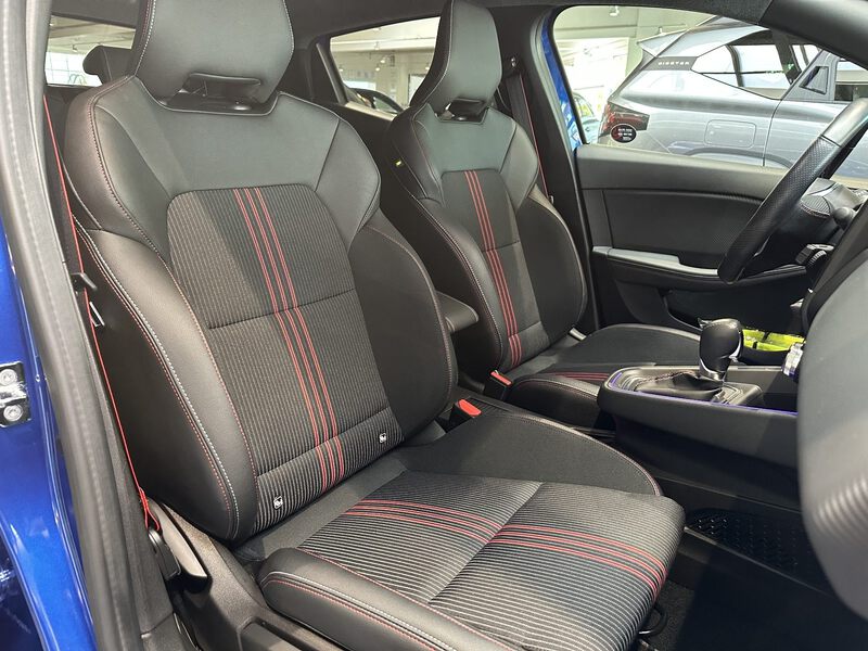 Fahrzeugabbildung Clio R.S. LINE E-TECH 145 Bild 12 von 50
