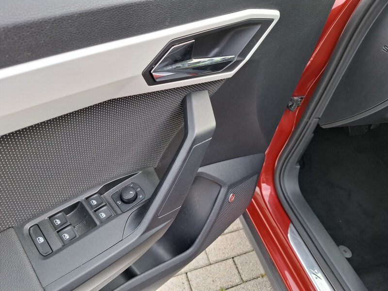 Fahrzeugabbildung Arona 1.0 TSI (115 PS) Xcellence 7-Gang DSG Bild 35 von 44