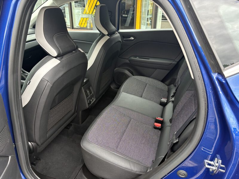 Fahrzeugabbildung Captur INTENS TCe 140 Bild 10 von 11
