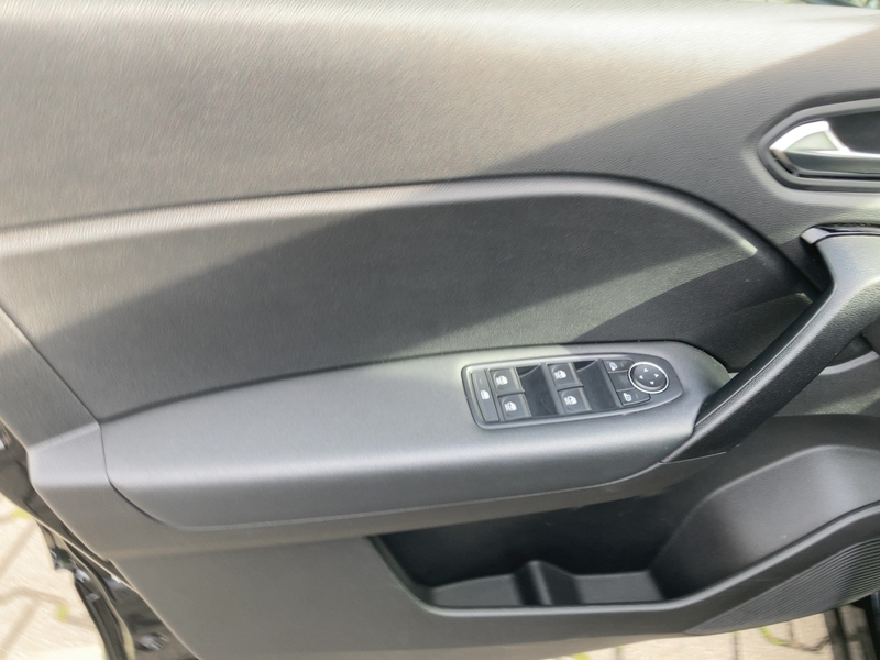 Fahrzeugabbildung Captur BUSINESS EDITIO Bild 11 von 18