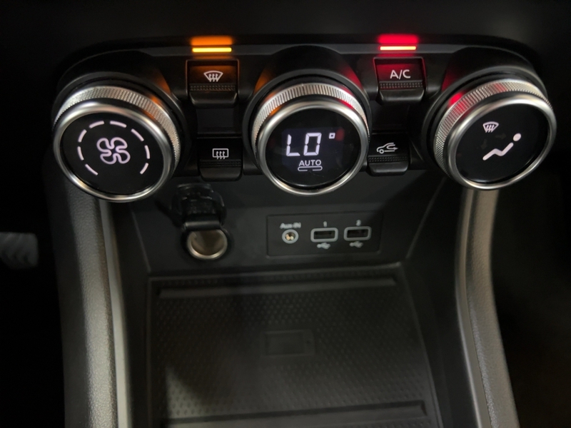 Fahrzeugabbildung Captur Apple CarPlay SHZ PDC KLIMA Bild 16 von 23